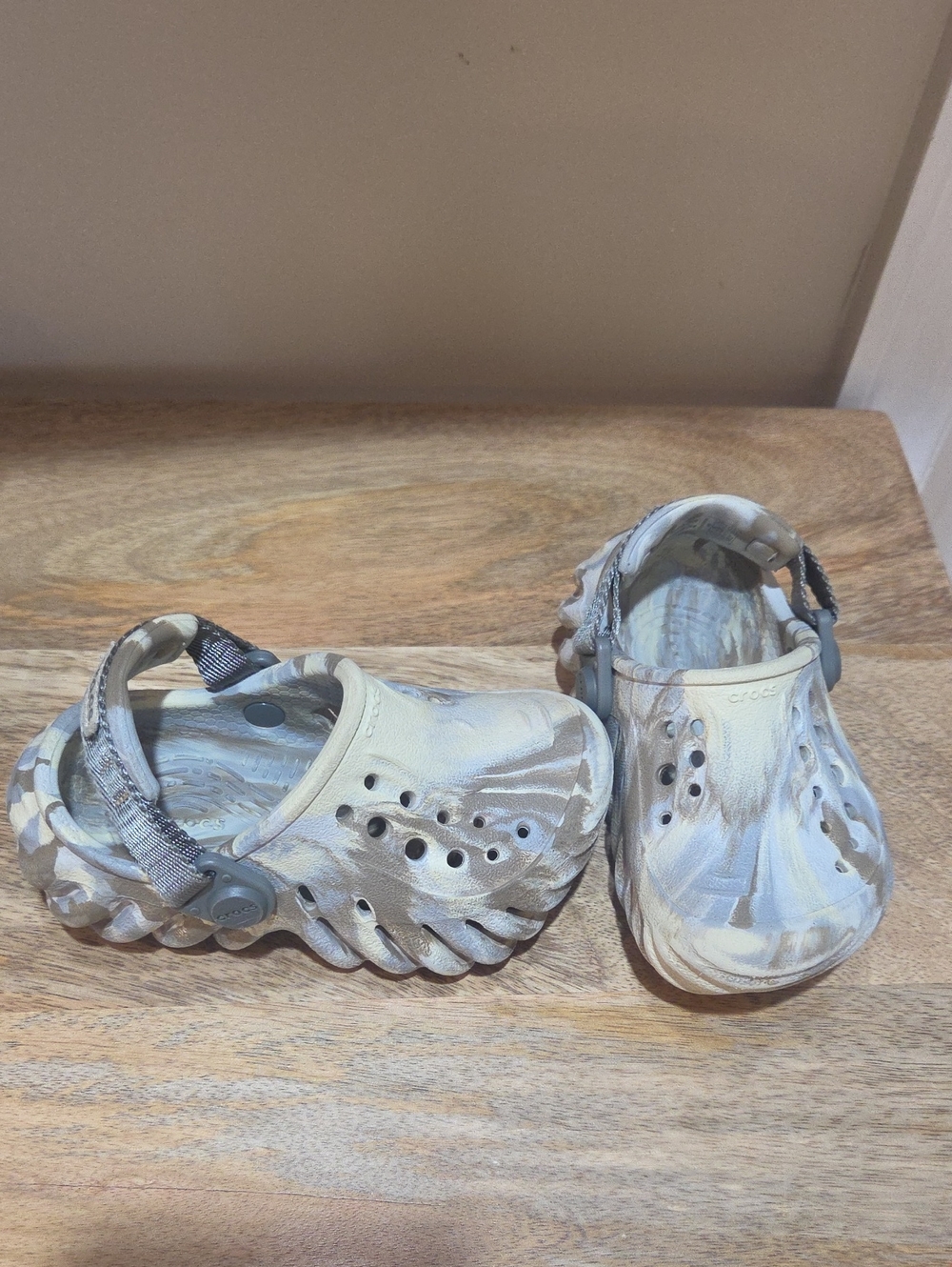 CROCS Kids Marbled Tan and Gray Foam Clogs with Adjustable Strap